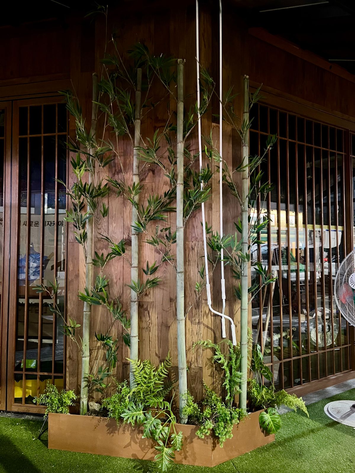 Izakaya Siseon Geomdan storefront bamboo planting