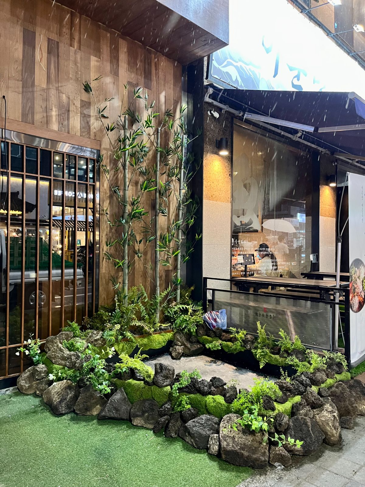 Izakaya Siseon Geomdan storefront bamboo planting