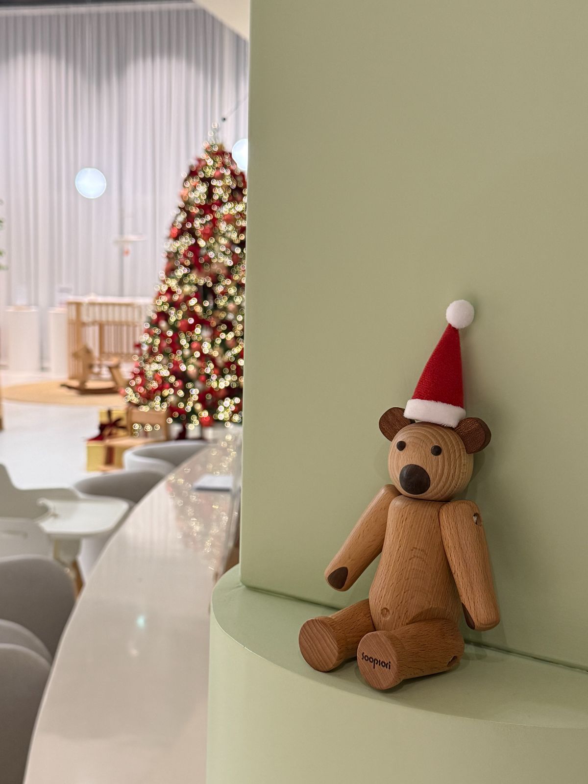 Soopsori 2025 showroom Christmas tree planting